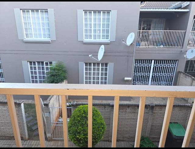 2 BEDROOM APARTMENT FOR SALE IN WATERVAL EAST